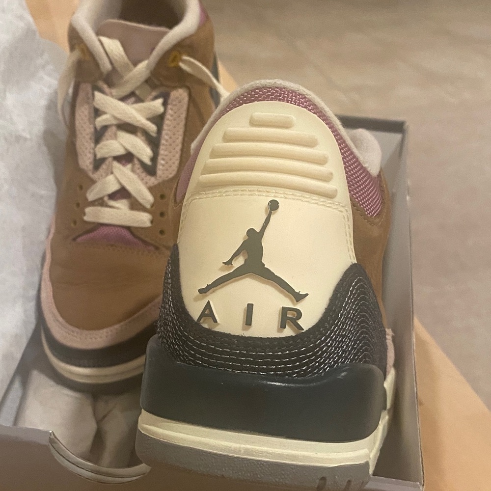 Nike Air Jordan Sneakers in Tan and Cream 3 Retro SE